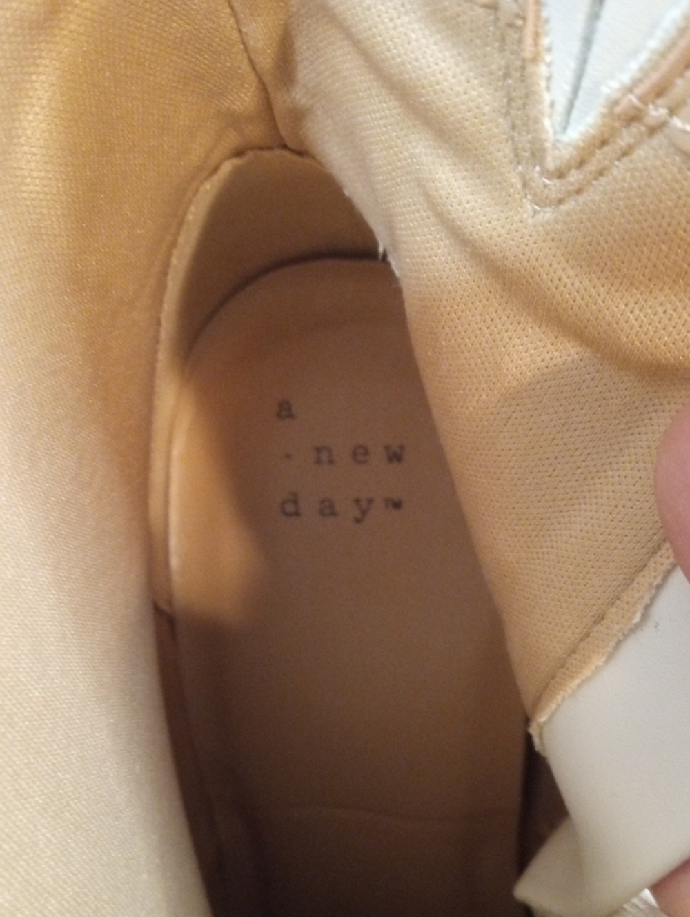 A NEW DAY CREME CHAR BOOTIES - Picture 9 of 13